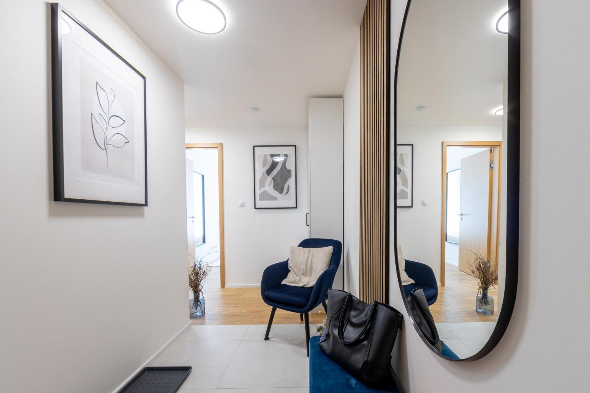 Days - 2bdr - Balcony - Garage Parking - Easy Center Access * Prague