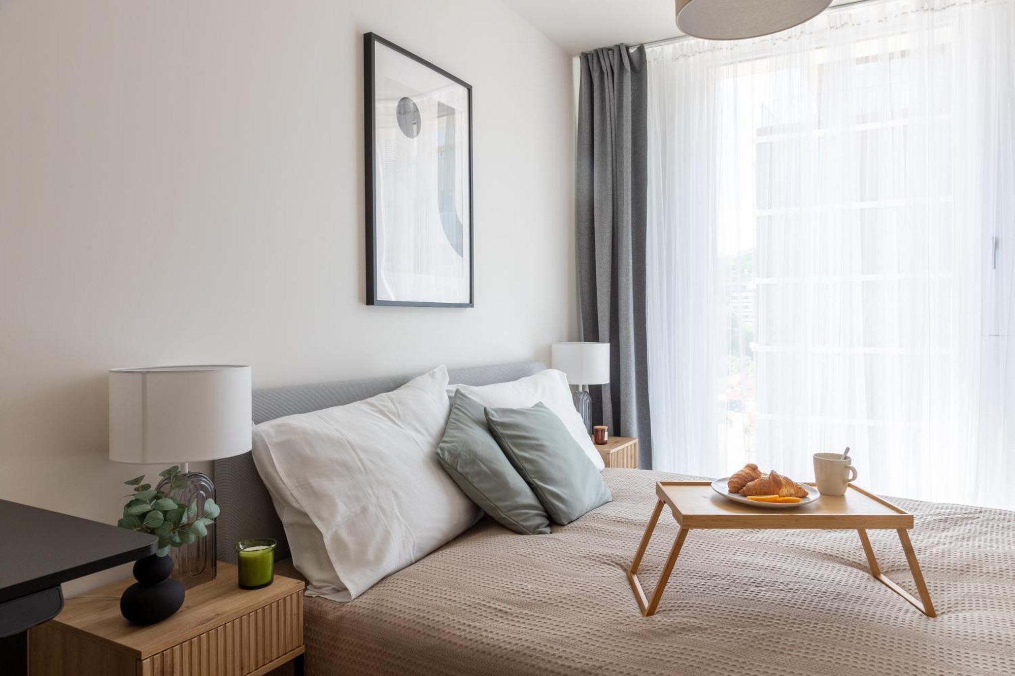 Apartment Days - 2bdr - Balcony - Garage Parking - Easy Center Access Prague