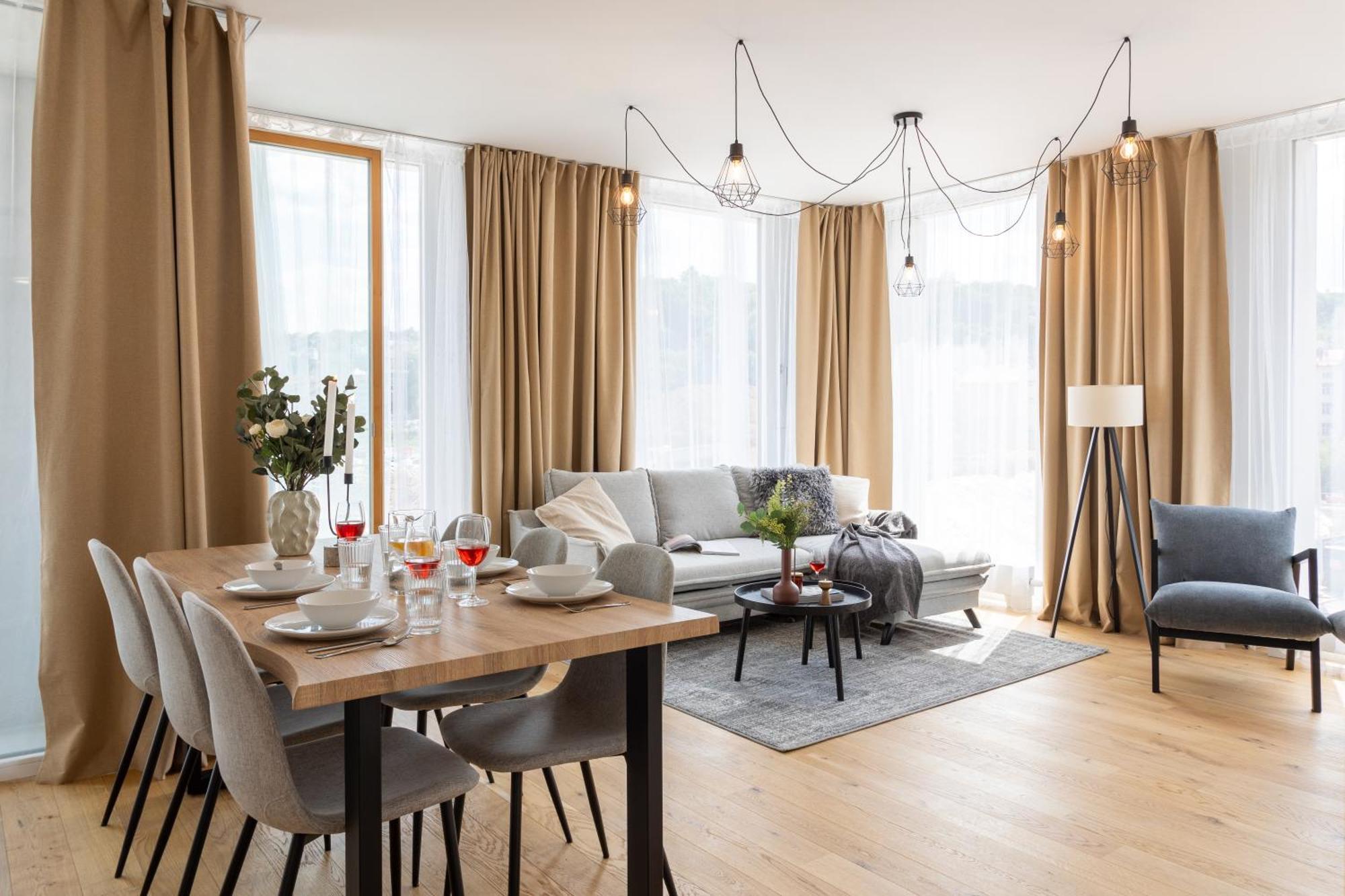 Days - 2bdr - Balcony - Garage Parking - Easy Center Access Apartment Prague